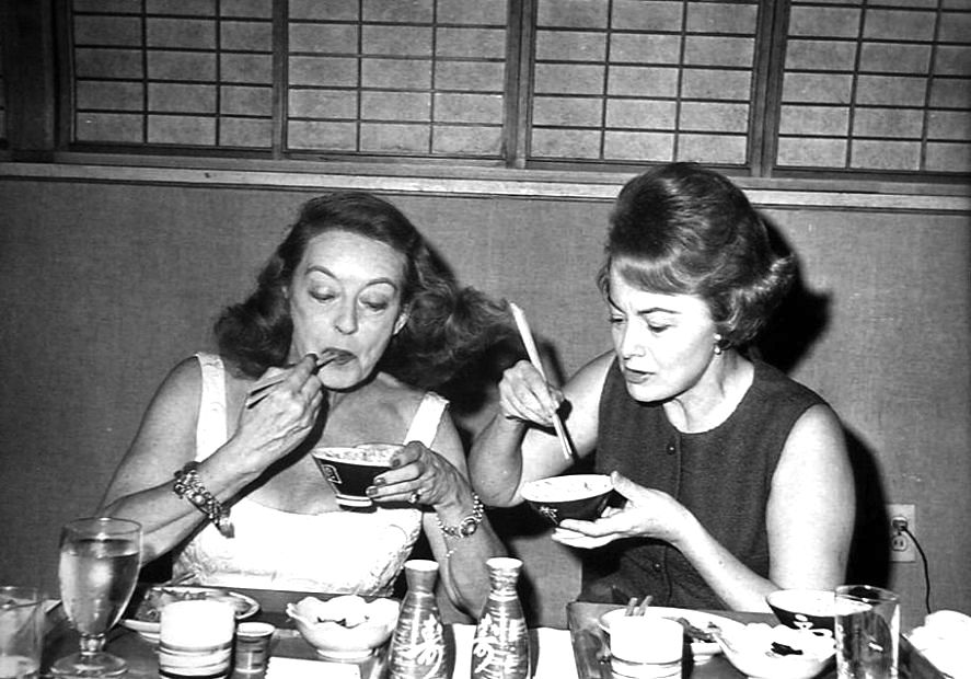 Bette-Davis-and-Olivia-de-Havilland