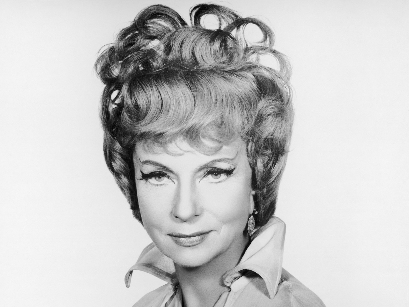 022-agnes-moorehead-theredlist-Endora