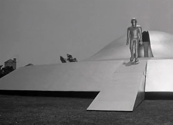 Day the Earth stood Still Gort comes out of ship after Klaatu is shot